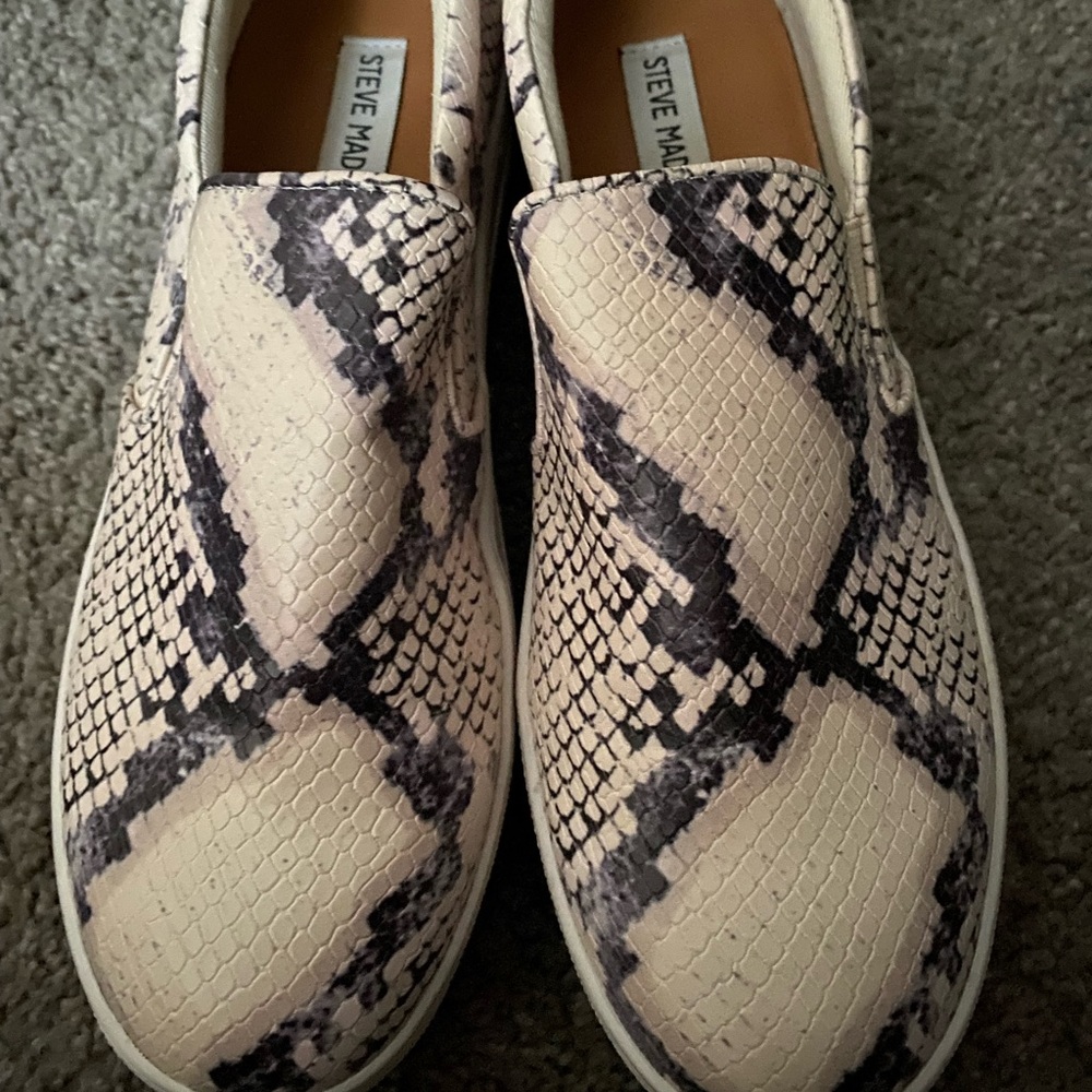Steve Madden size 8.5 slip on shoes